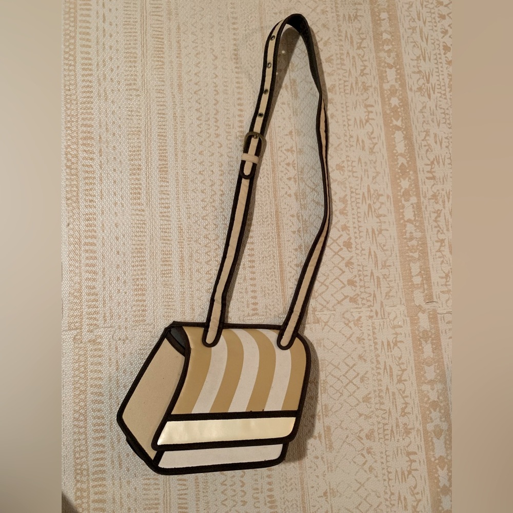 Jump from paper shoulder bag